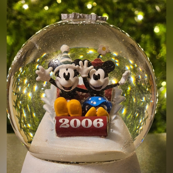 2006 Vintage Mickey & Minnie ❄️ Snowglobe (Disney Store) - Picture 2 of 9